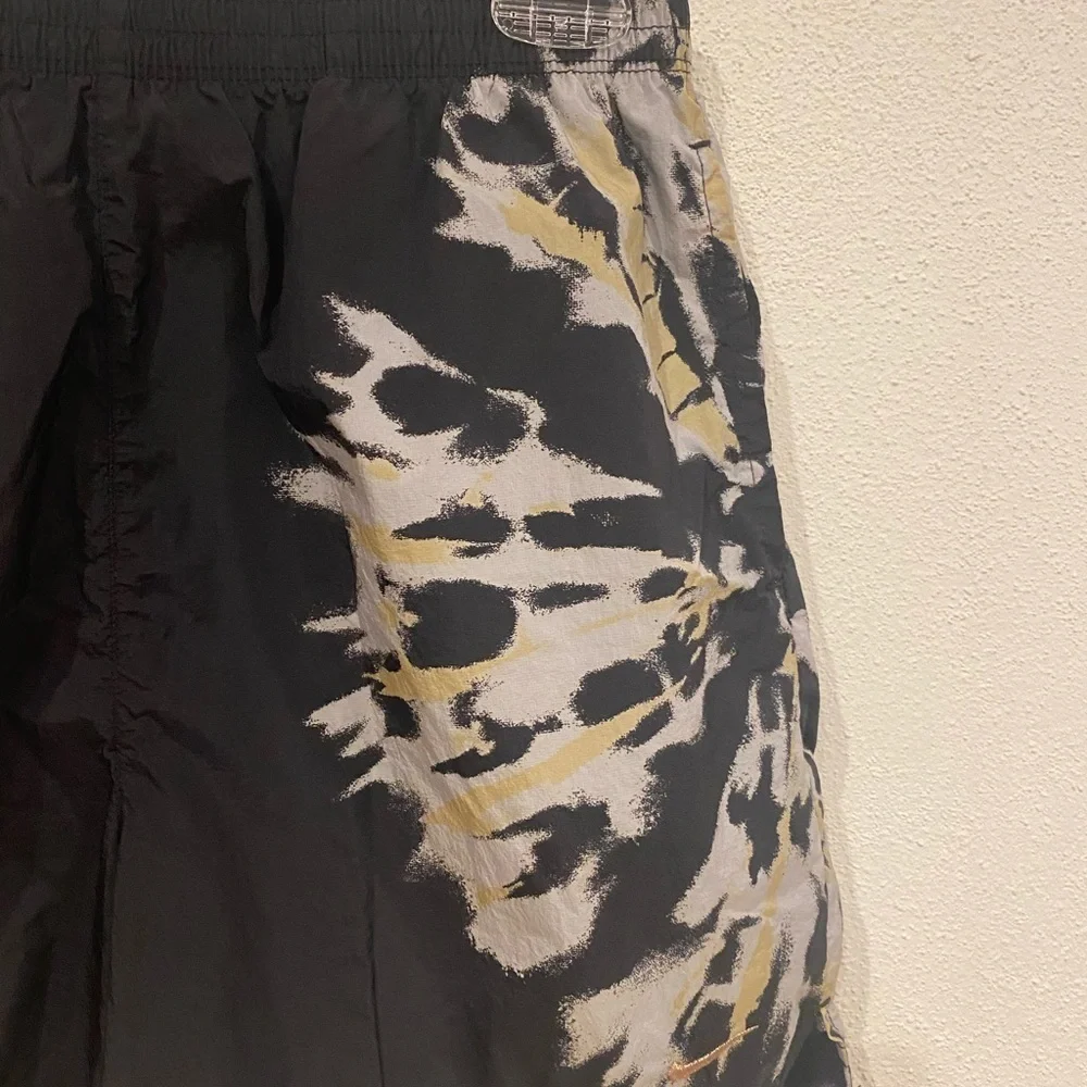 Nike Woven Shorts w/ Pockets Size Small EUC